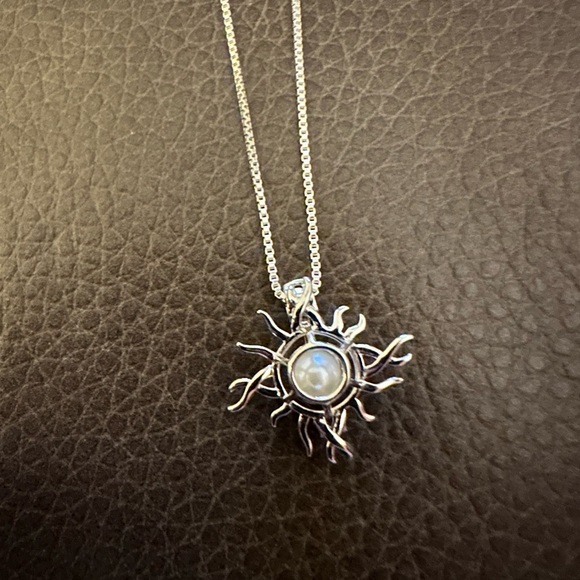 Sunburst Vantel pearl sunburst cage necklace - Picture 3 of 4